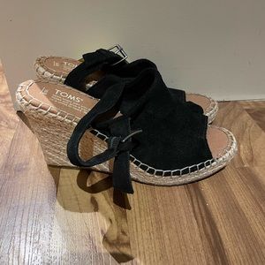 NWT Toms Monica Black Suede